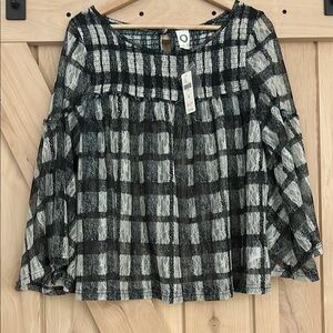 NWT Anthropologie Black and White Ruffled 3/4 Sleeve Blouse size M